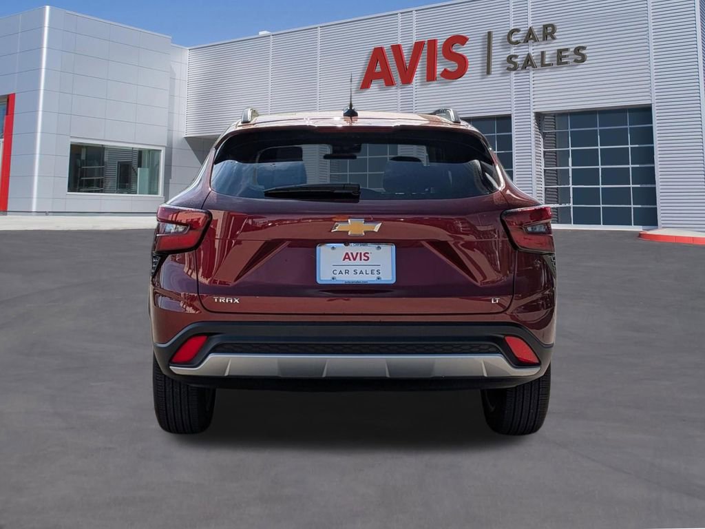 Used 2025 Chevrolet Trax LT w/ LT Convenience Package image 7