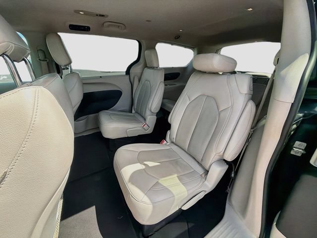 Used 2021 Chrysler Pacifica Touring-L FWD image 24