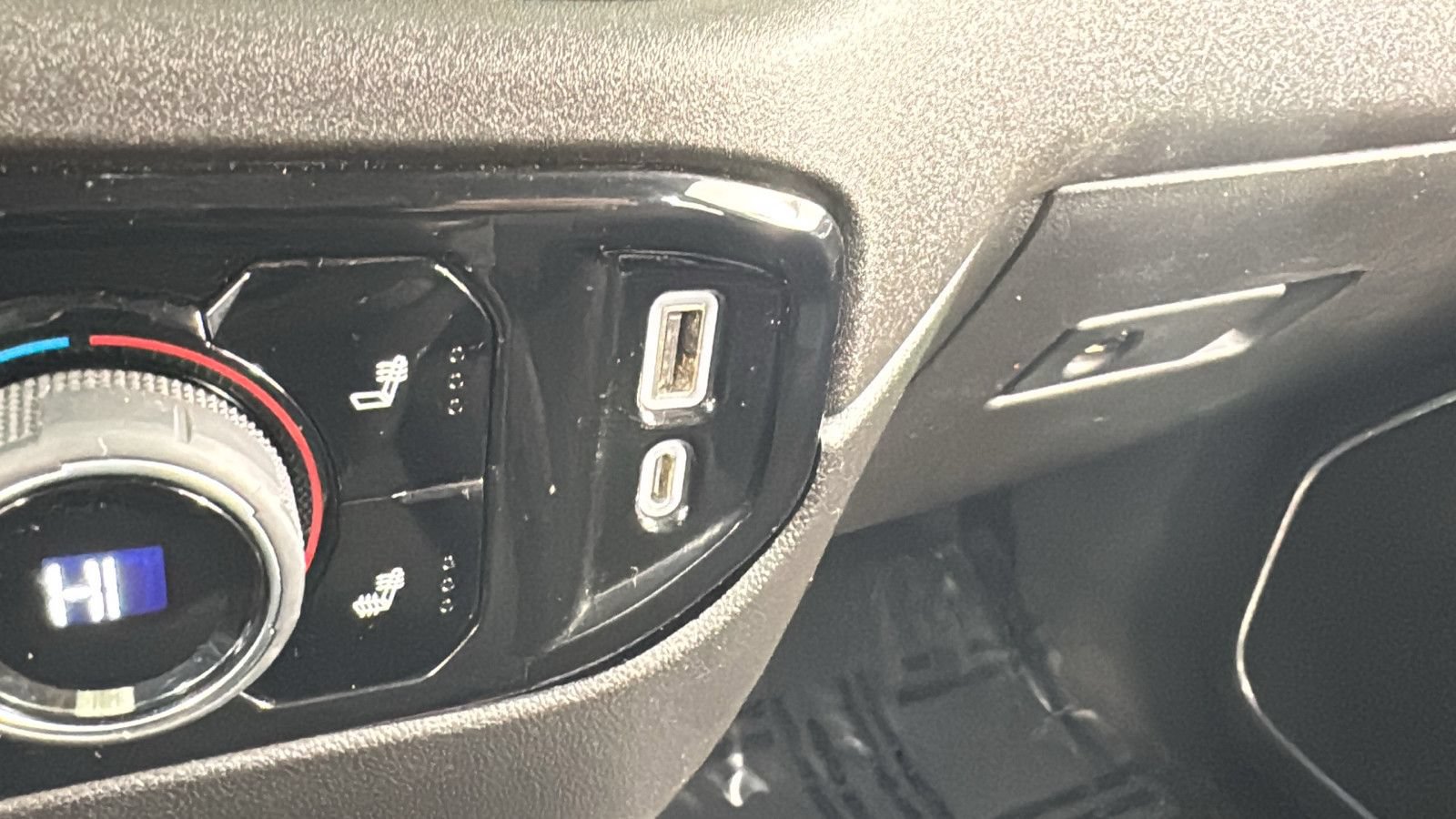 Used 2022 Chevrolet Silverado 1500 LT AWD/4WD image 26