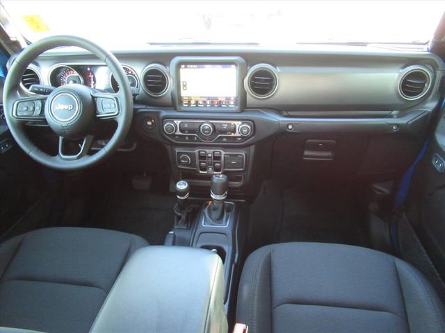 Used 2023 Jeep Gladiator Willys image 12