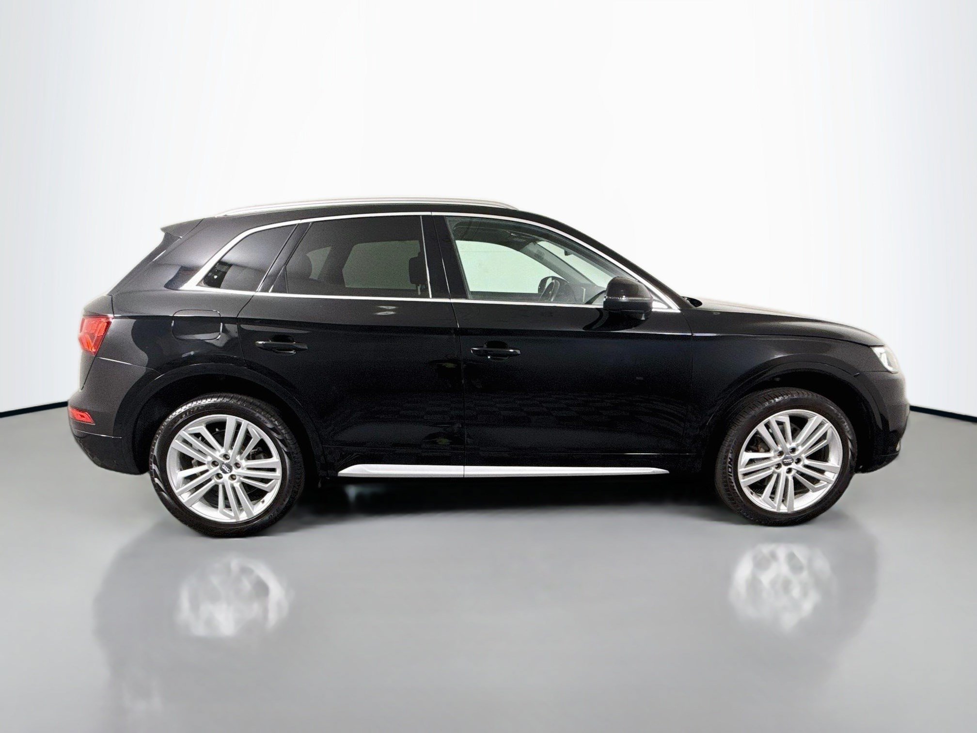 Used 2018 Audi Q5 2.0T Premium Plus w/ Premium Plus Package AWD/4WD image 11