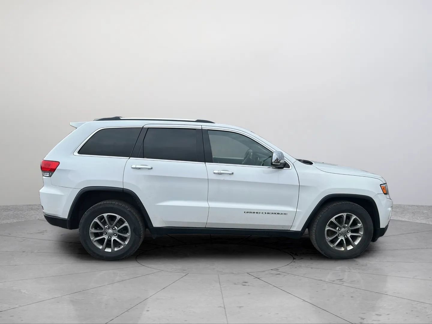 Used 2015 Jeep Grand Cherokee Limited w/ Luxury Group II image 12