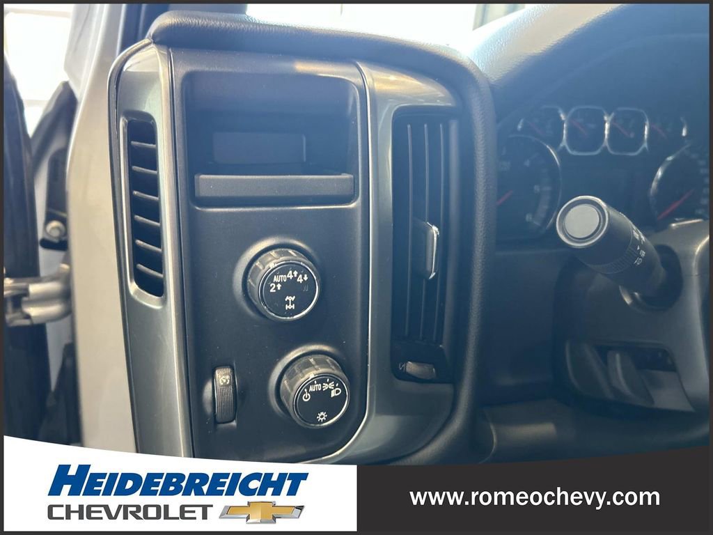 Used 2018 Chevrolet Silverado 1500 LT w/ Trailering Package AWD/4WD image 30