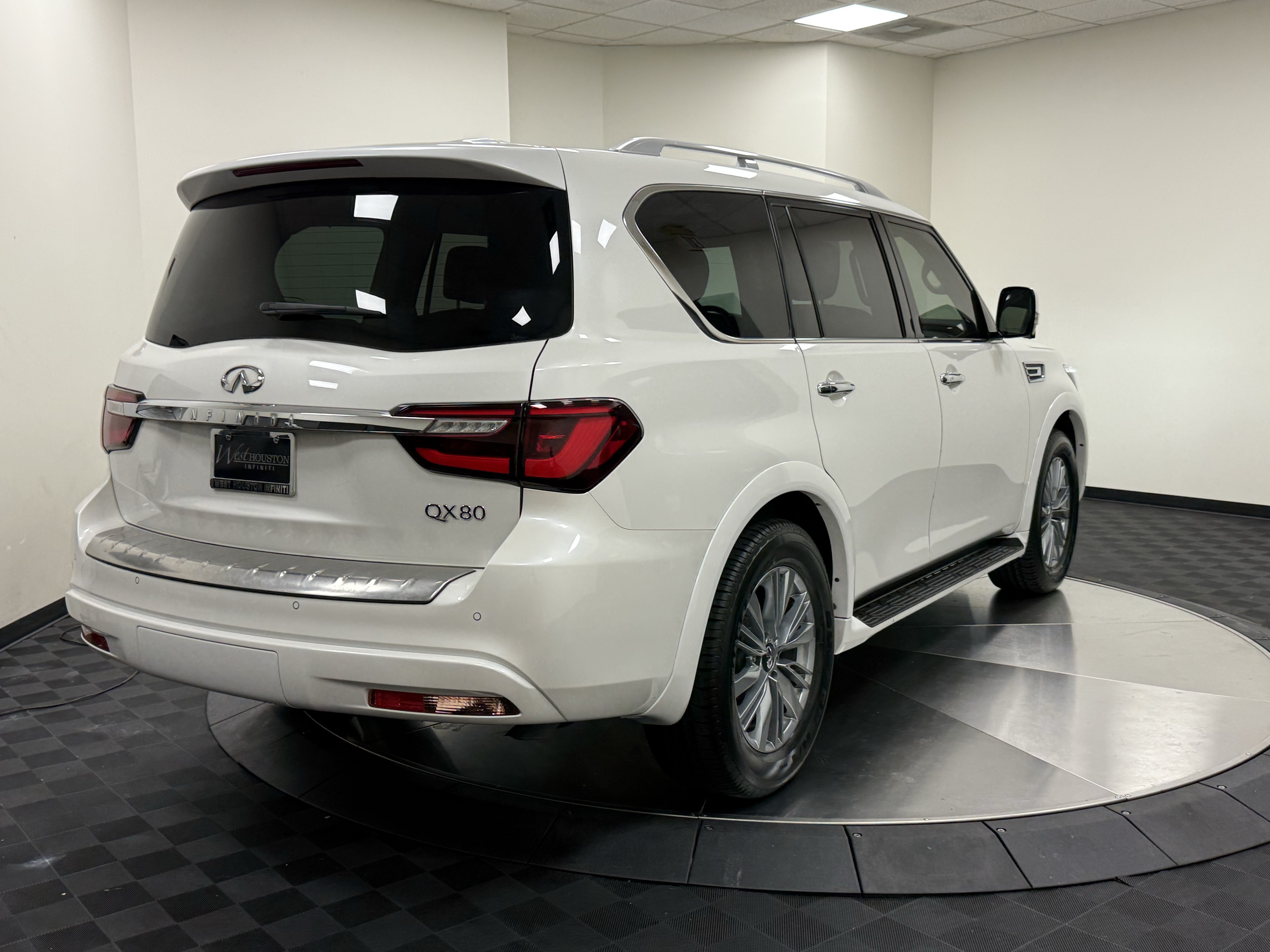 Certified 2023 INFINITI QX80 Luxe w/ Cargo Package RWD image 7