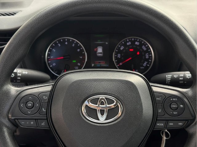 Used 2022 Toyota RAV4 LE FWD image 22