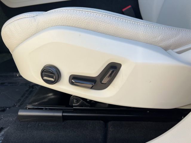 Certified 2025 Volvo XC60 T8 Core image 25