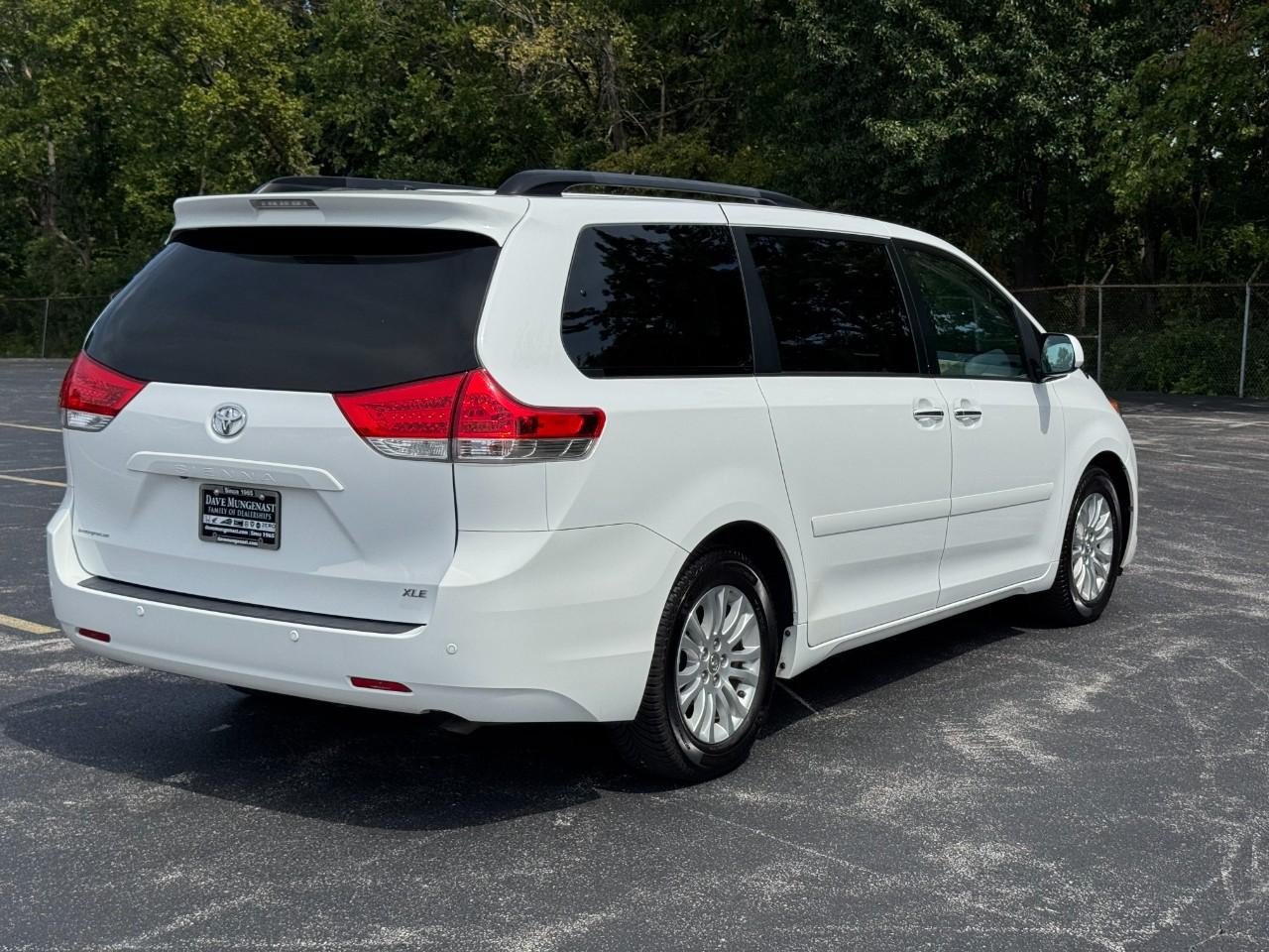 Used 2014 Toyota Sienna XLE FWD image 4