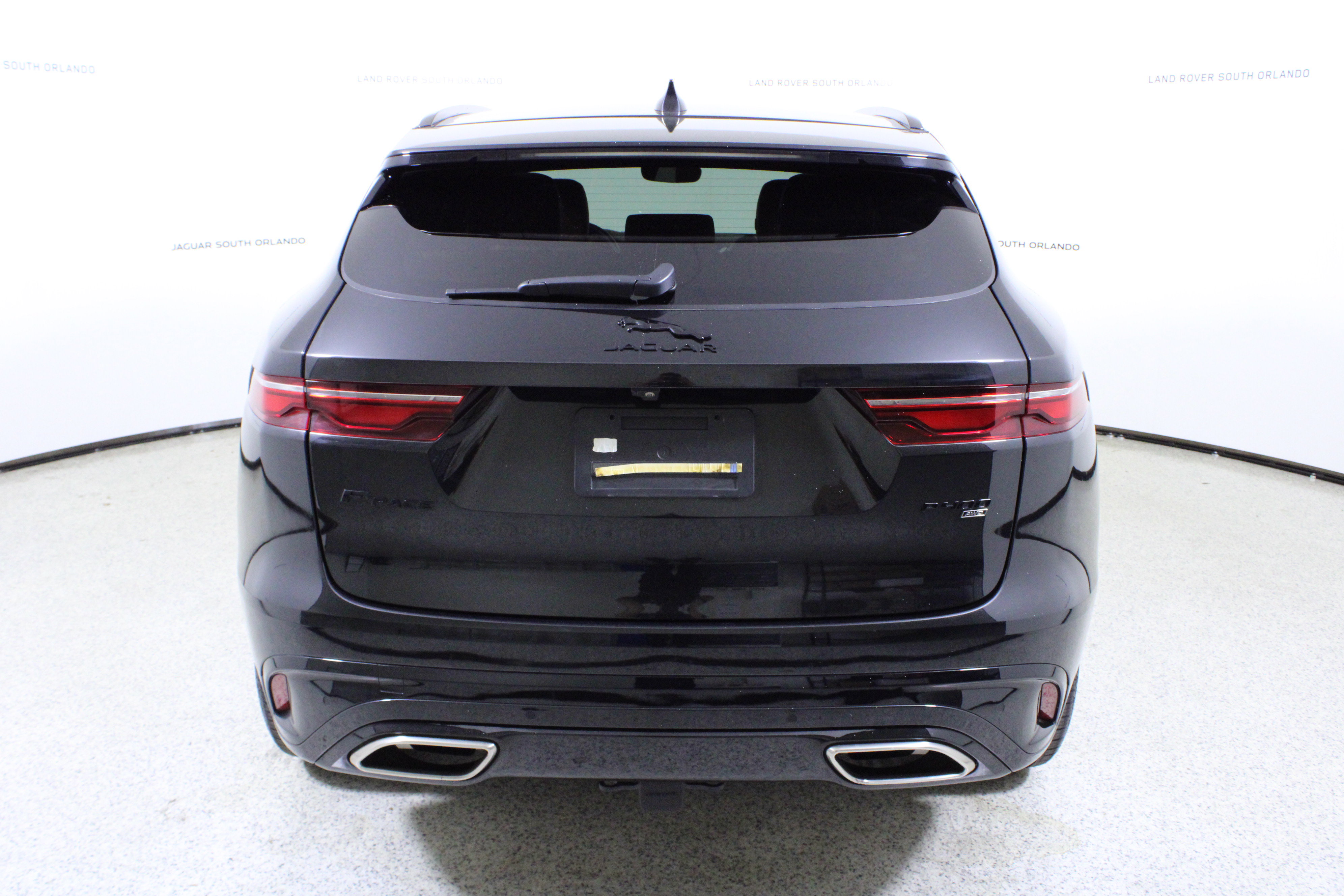 Used 2023 Jaguar F-PACE R-Dynamic S image 6