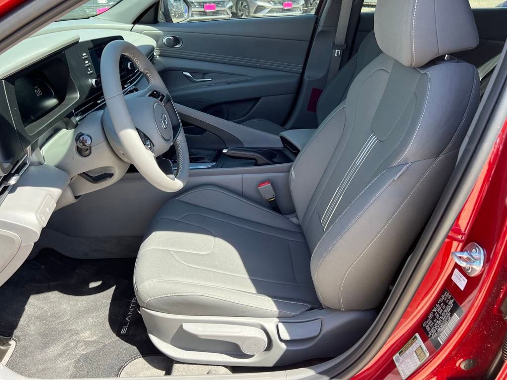 Used 2025 Hyundai Elantra Sport image 8