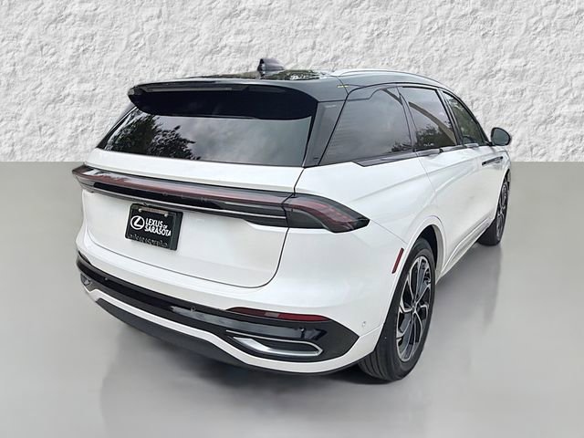 Used 2024 Lincoln Nautilus Reserve image 3