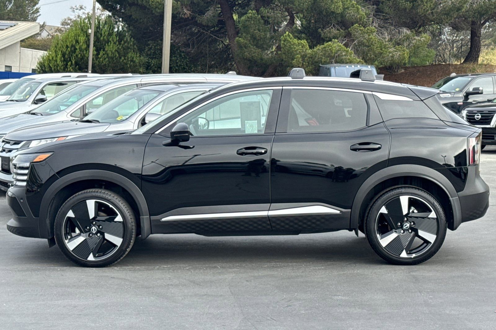 Used 2025 Nissan Kicks SR FWD image 8