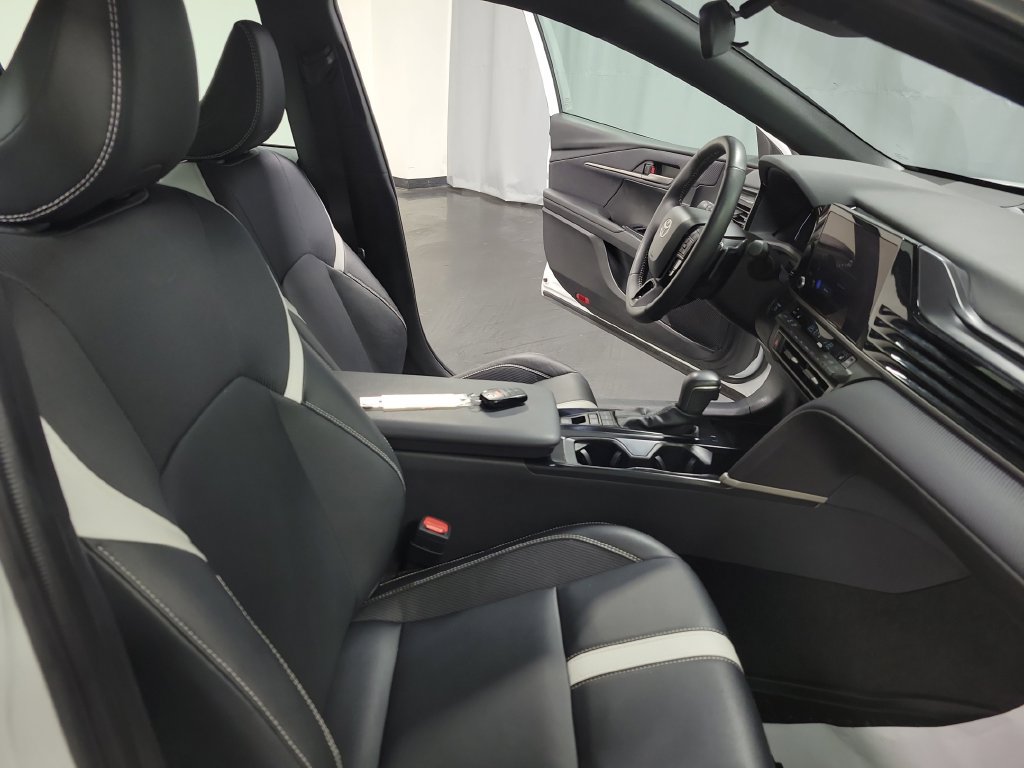 Used 2025 Toyota Camry SE FWD image 33