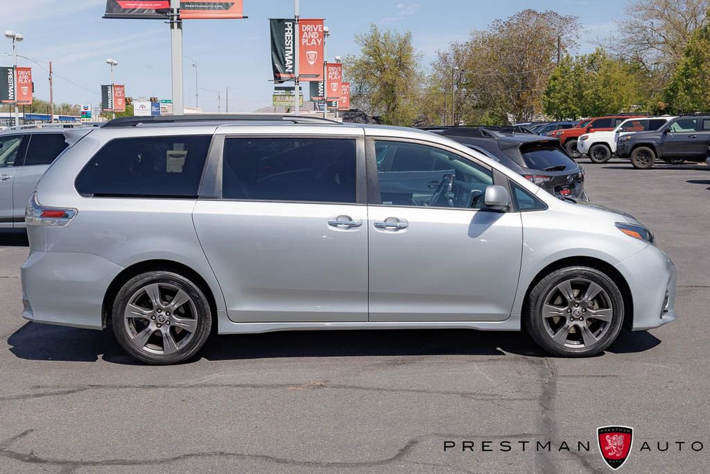 Used 2020 Toyota Sienna SE FWD image 19
