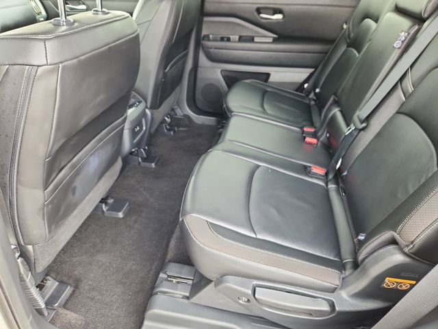 Certified 2025 Nissan Pathfinder SL AWD/4WD image 8