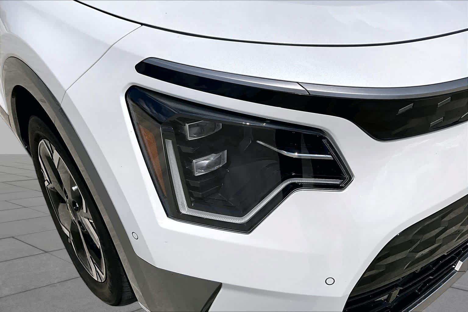 Certified 2023 Kia Niro Wave FWD image 25