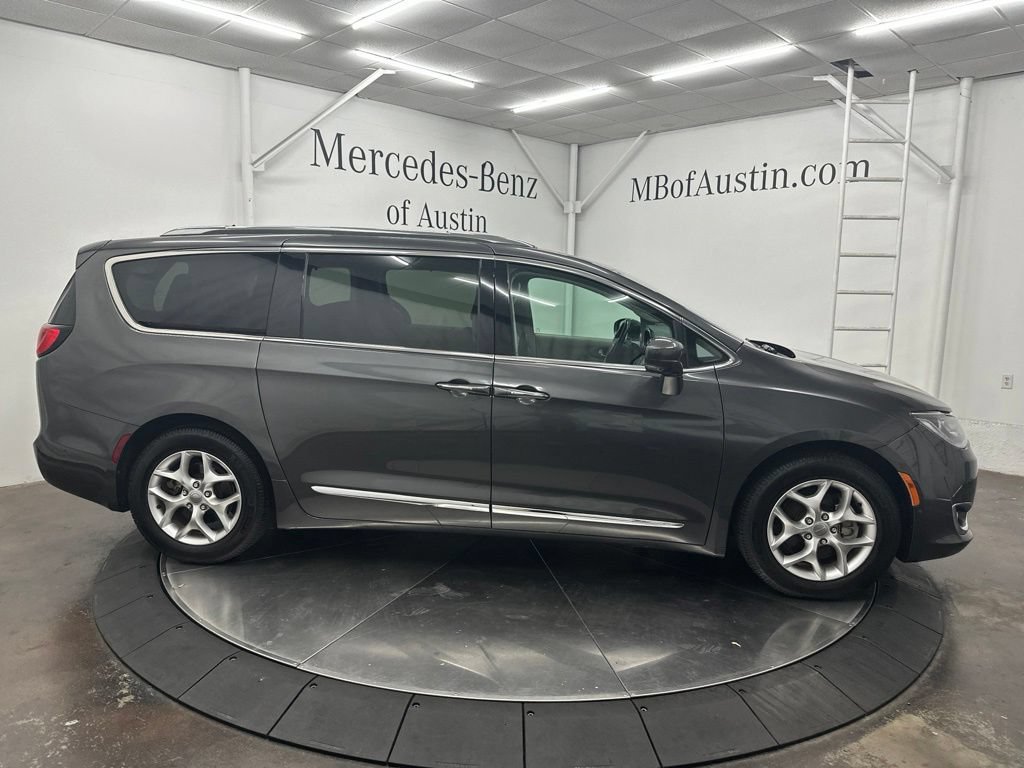 Used 2018 Chrysler Pacifica Touring-L Plus w/ Advanced Safetytec Group FWD image 8