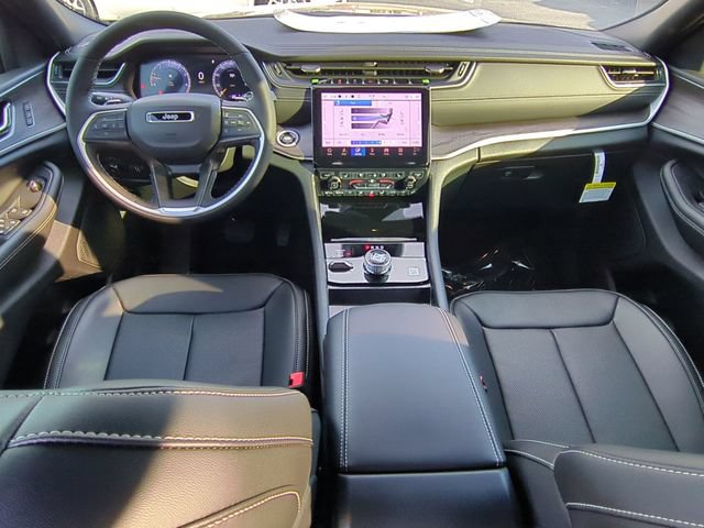New 2025 Jeep Grand Cherokee L Limited w/ Luxury Tech Group II AWD/4WD image 30