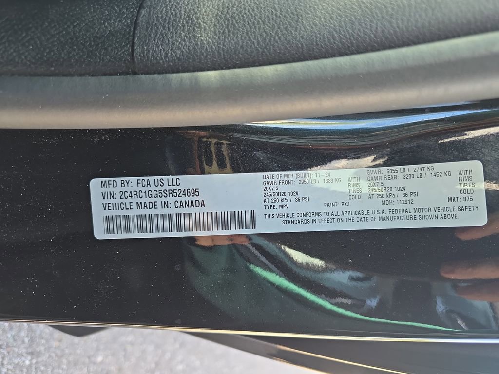 Used 2025 Chrysler Pacifica Limited FWD image 39