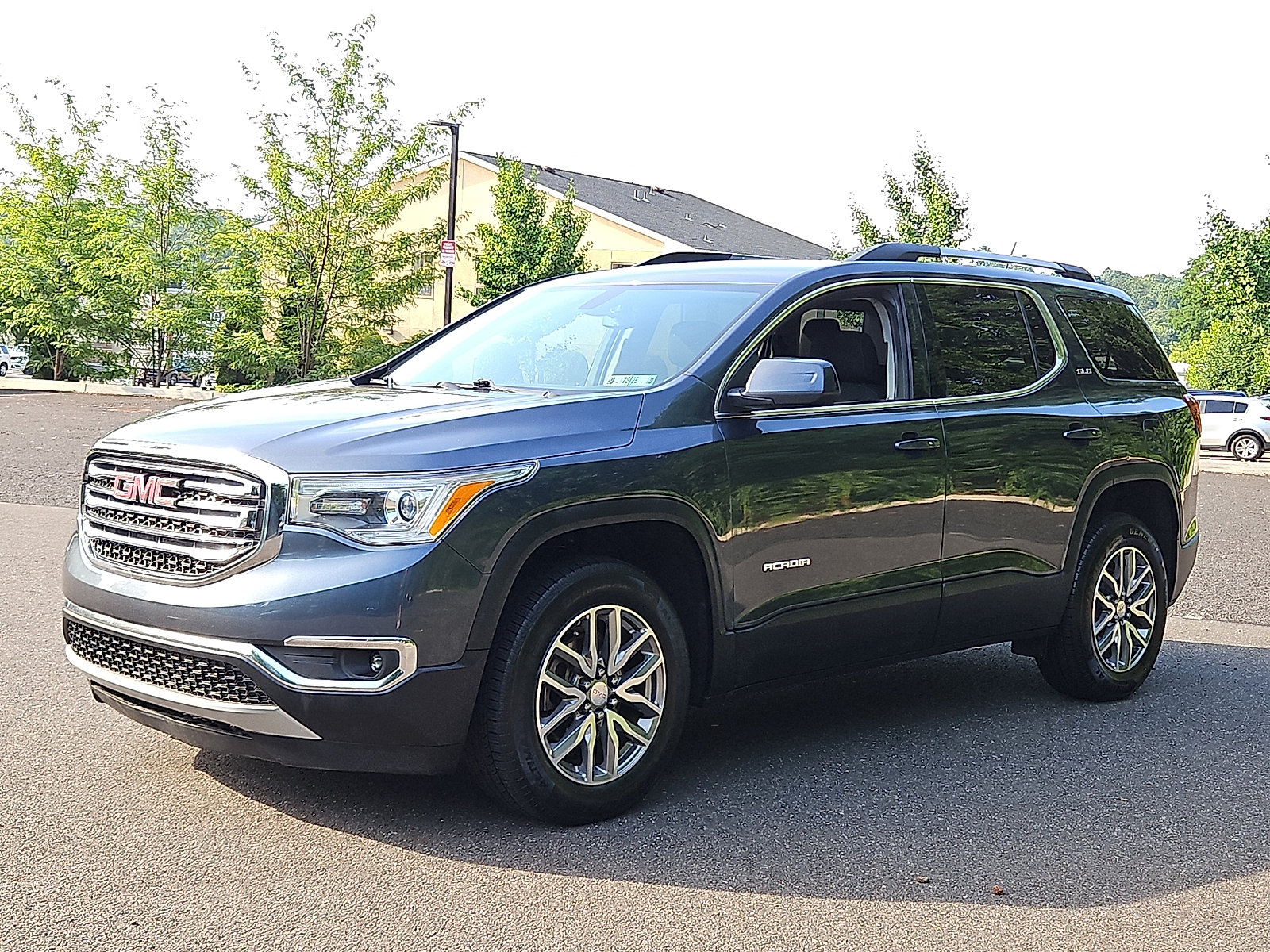 Used 2019 GMC Acadia SLE w/ Driver Alert Package I AWD/4WD image 3