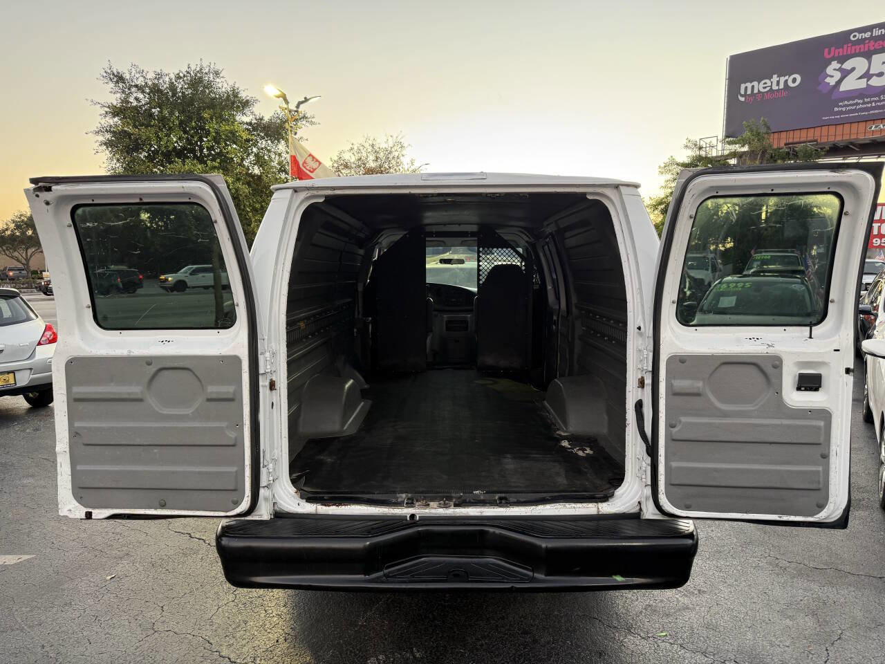 Used 2005 Ford E-250 and Econoline 250 Extended image 14