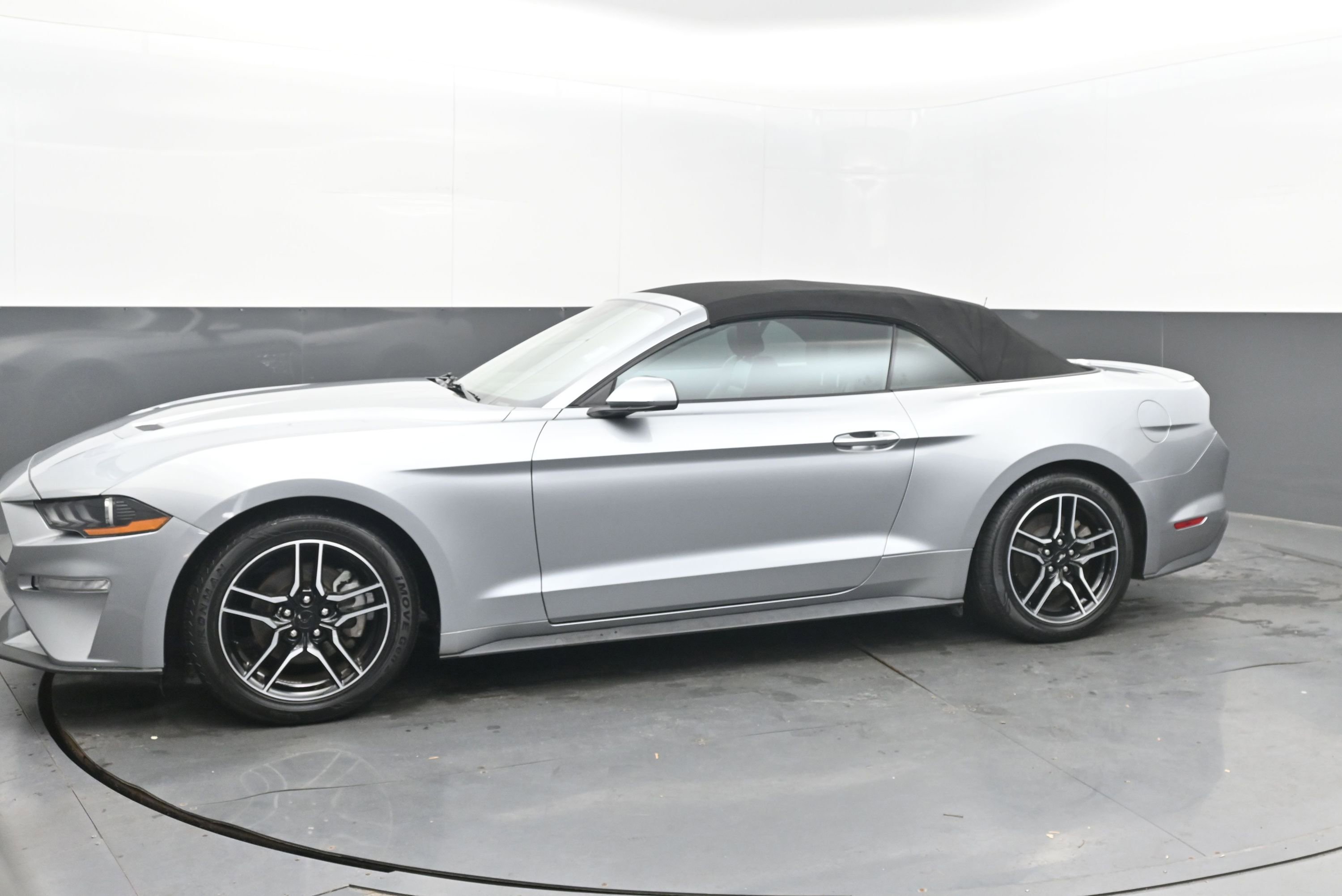 Used 2023 Ford Mustang Premium image 5