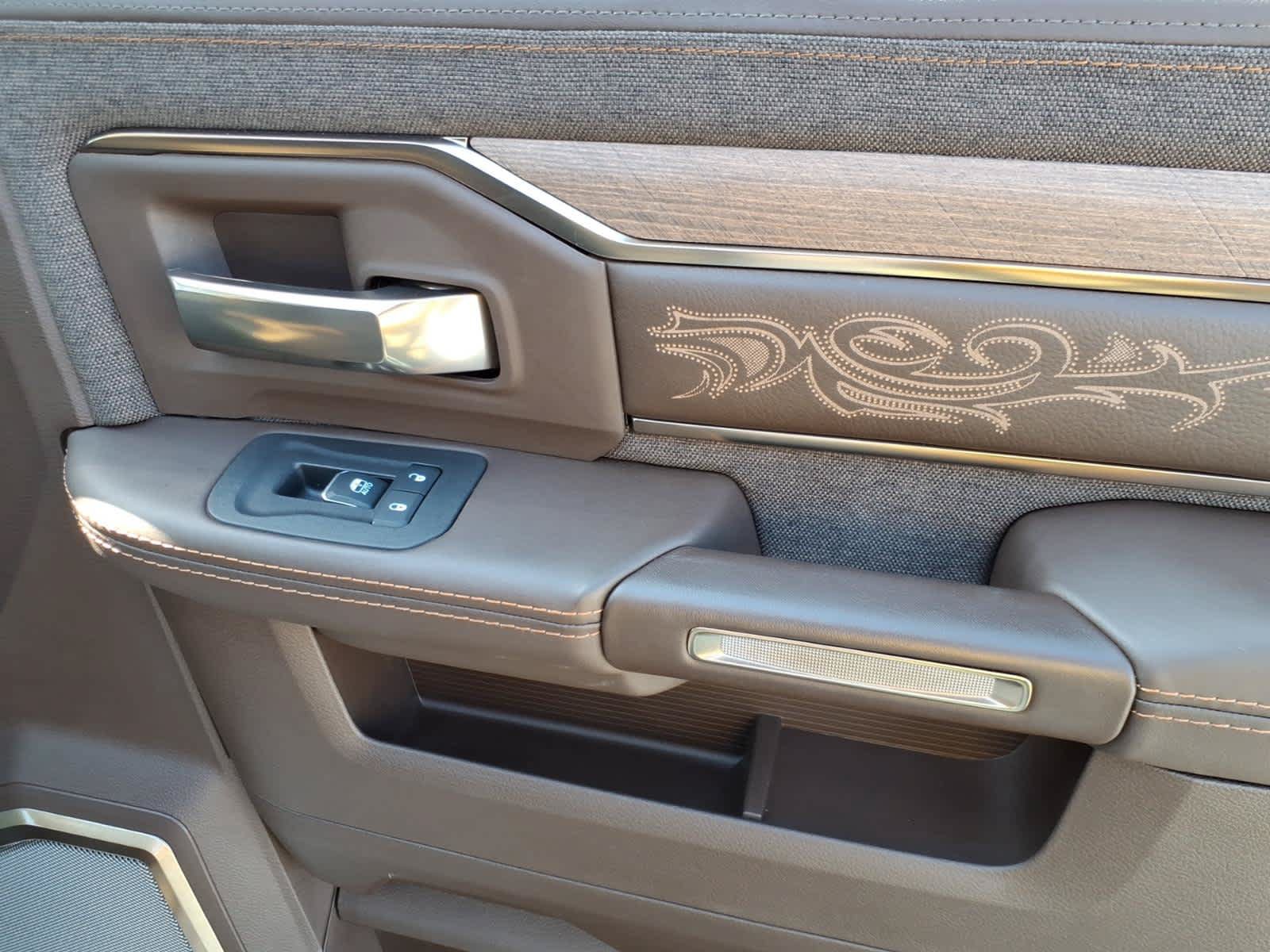 Used 2025 RAM 2500 Limited AWD/4WD image 7