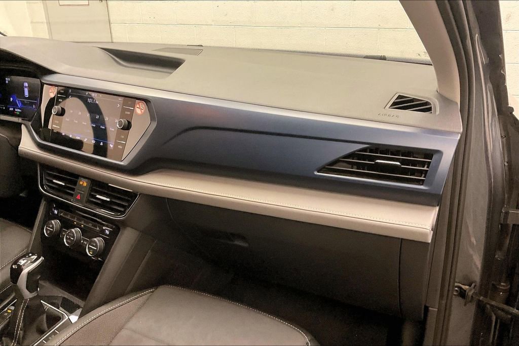 Used 2024 Volkswagen Taos SE image 15