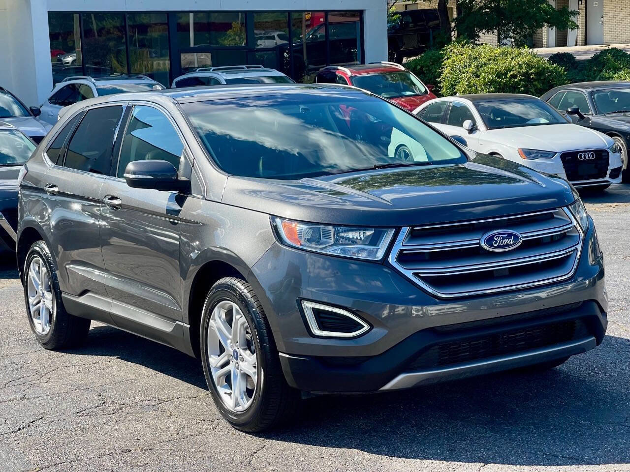 Used 2018 Ford Edge Titanium w/ Equipment Group 301A image 4