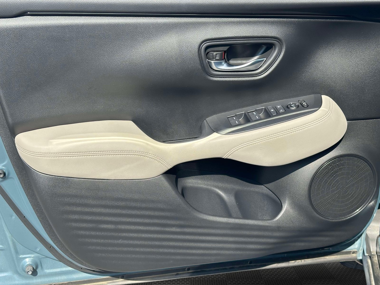 Used 2023 Honda HR-V LX image 18