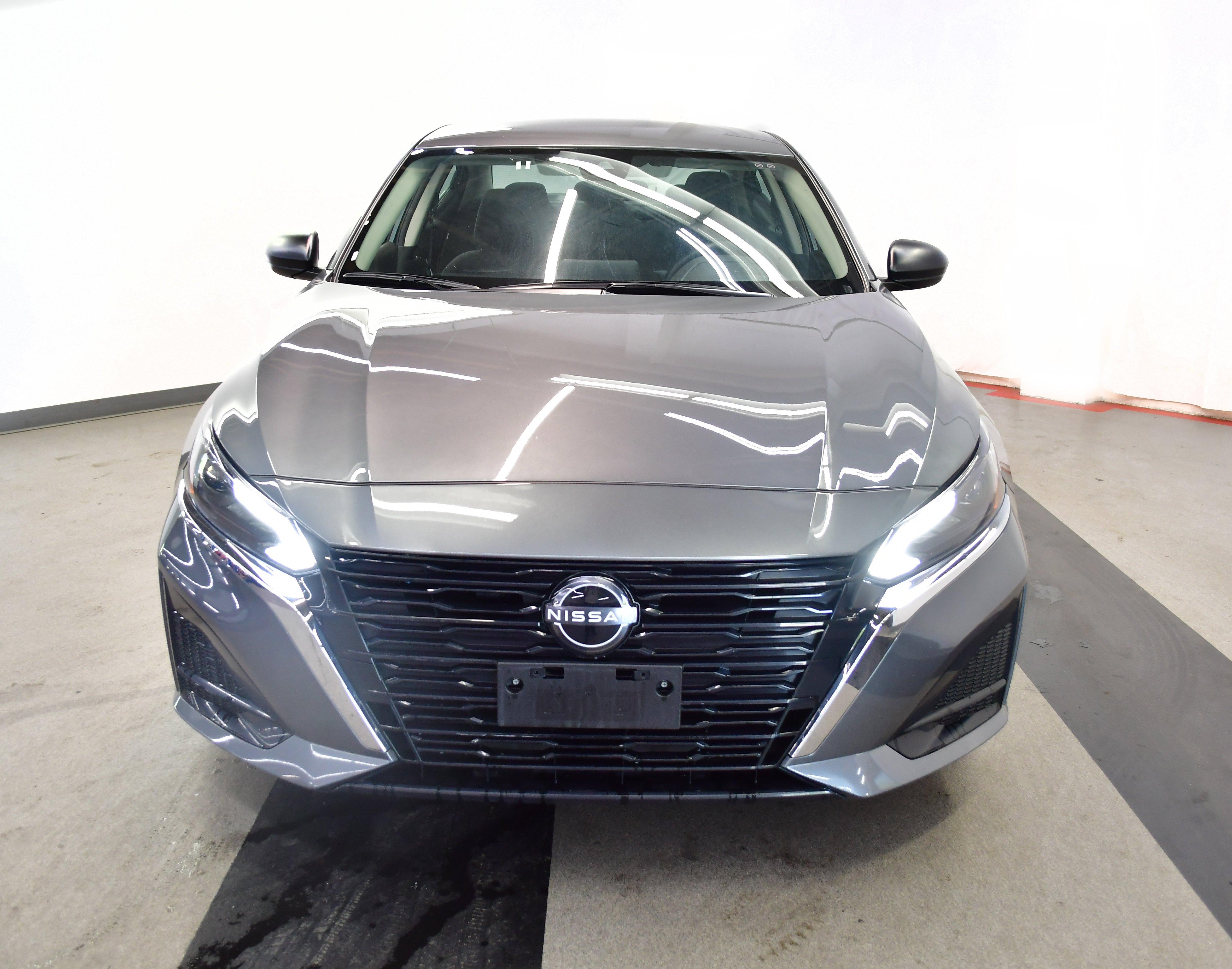 Used 2025 Nissan Altima 2.5 SV FWD image 3