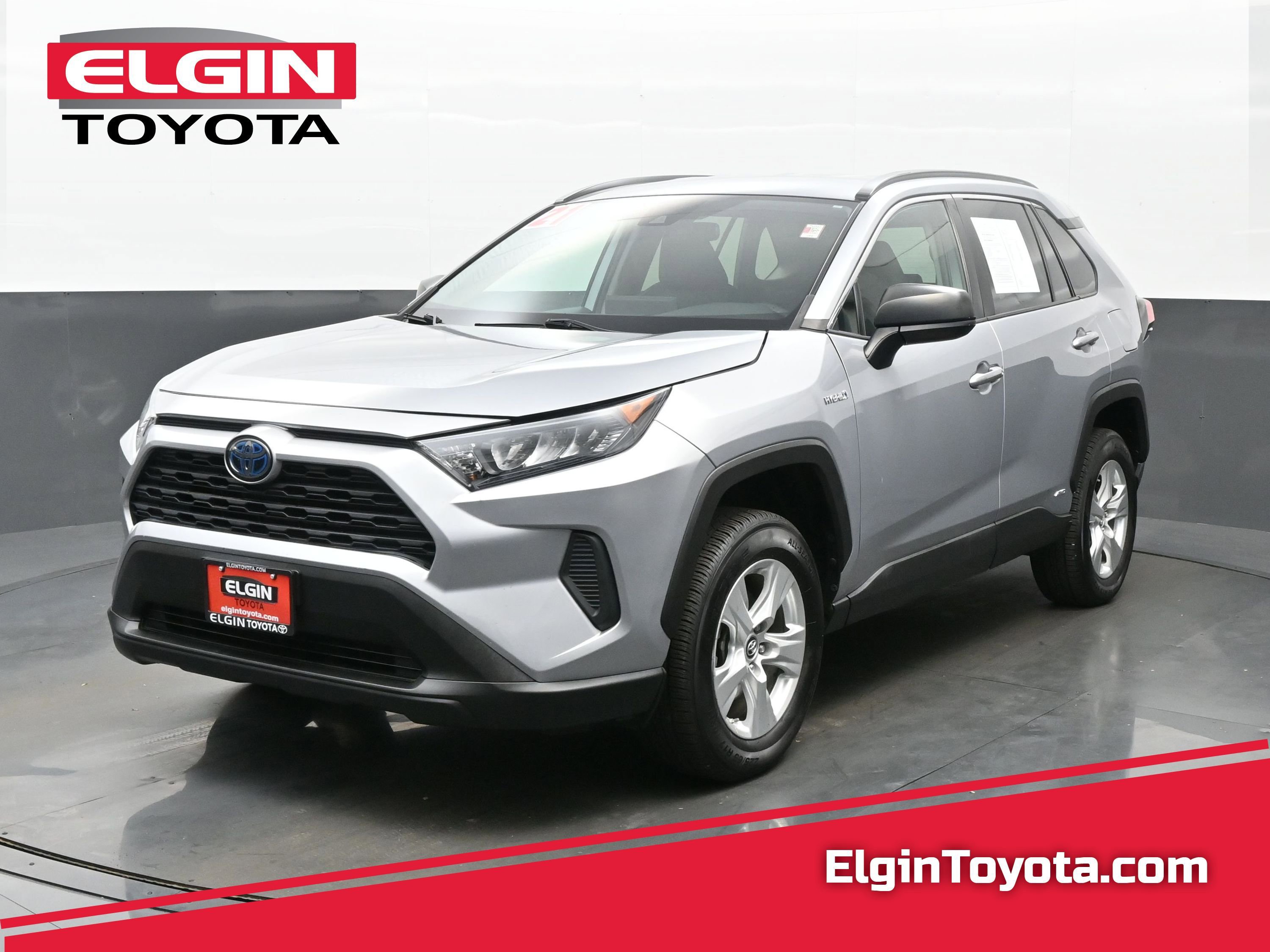 Used 2021 Toyota RAV4 LE image 1