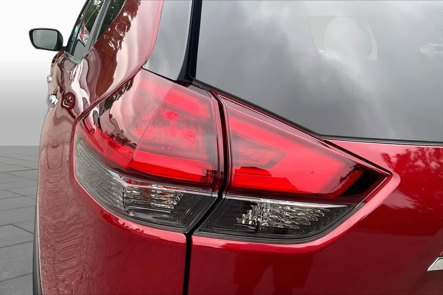 Used 2020 Nissan Rogue SV w/ Sun & Sound Touring Package AWD/4WD image 29