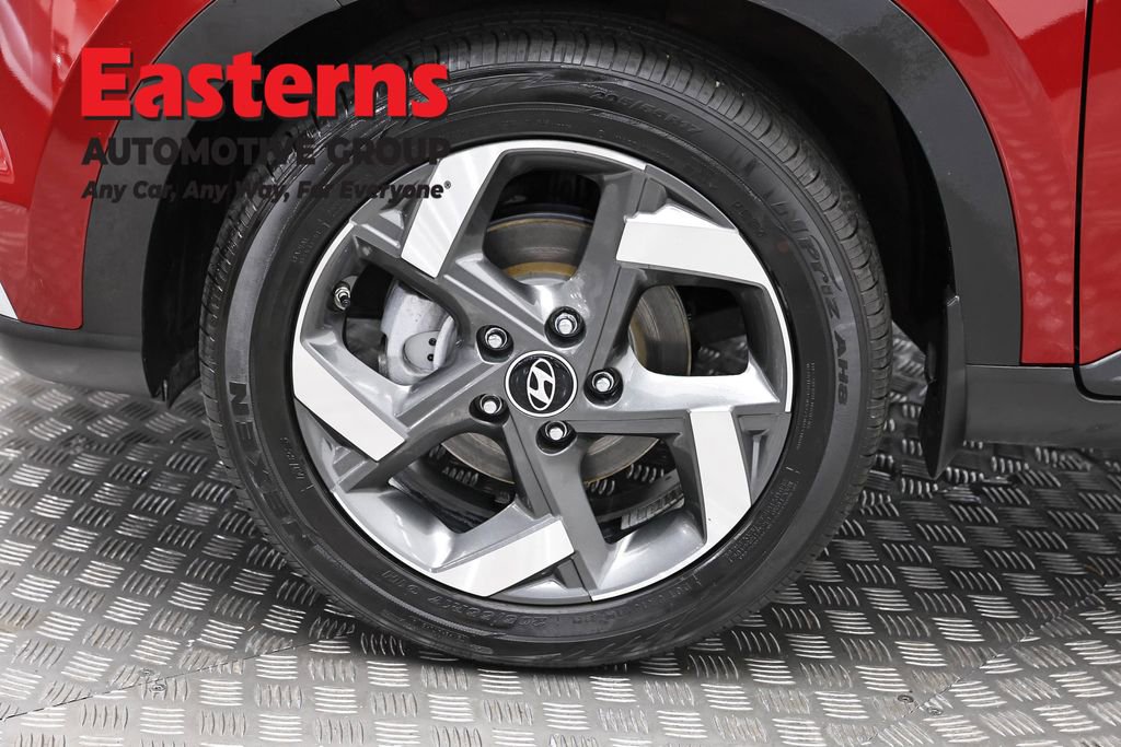 Used 2024 Hyundai Venue Limited image 32