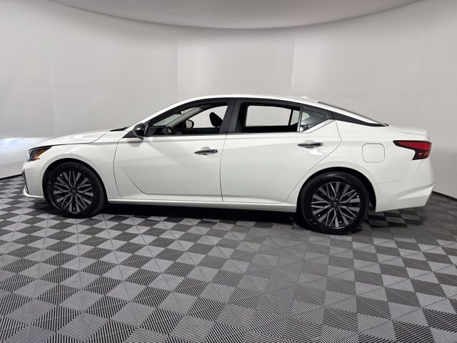 Used 2025 Nissan Altima 2.5 SV image 3