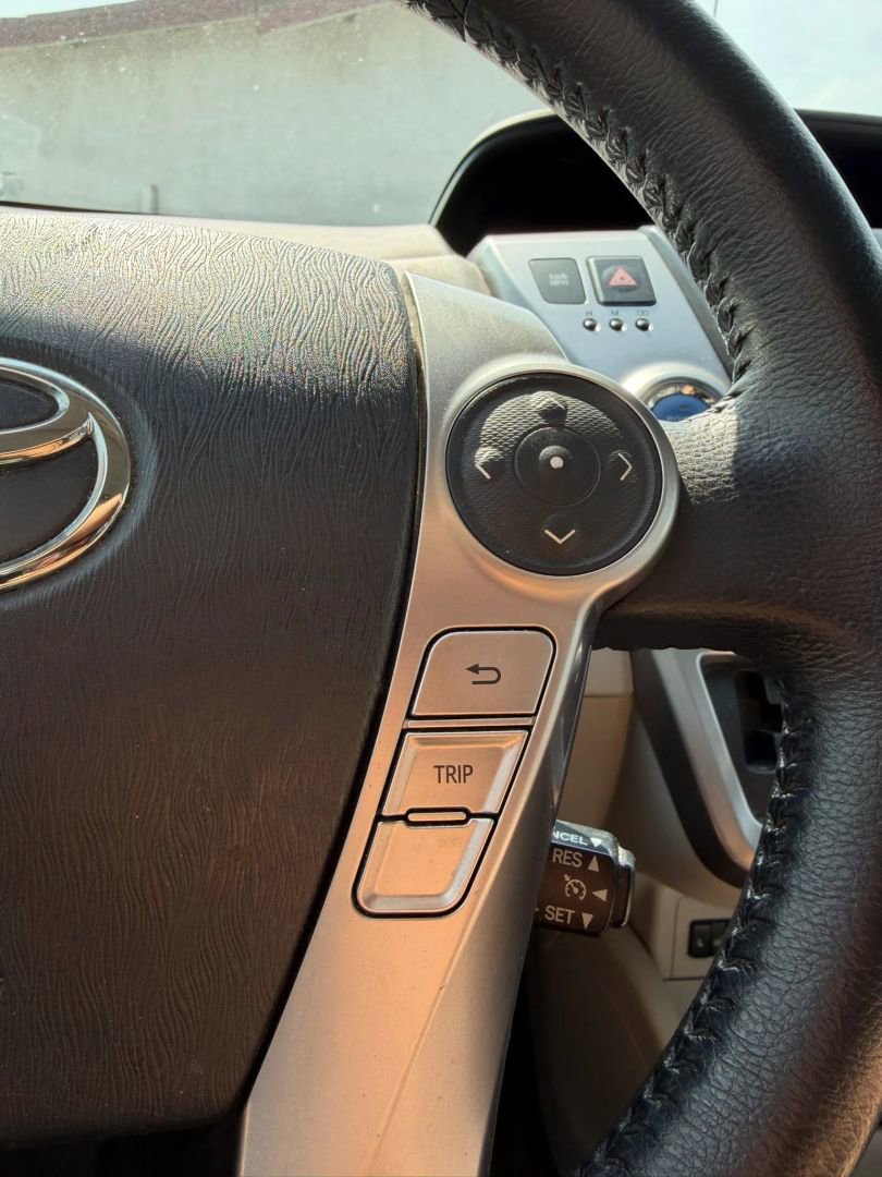 Used 2016 Toyota Prius V Five FWD image 21