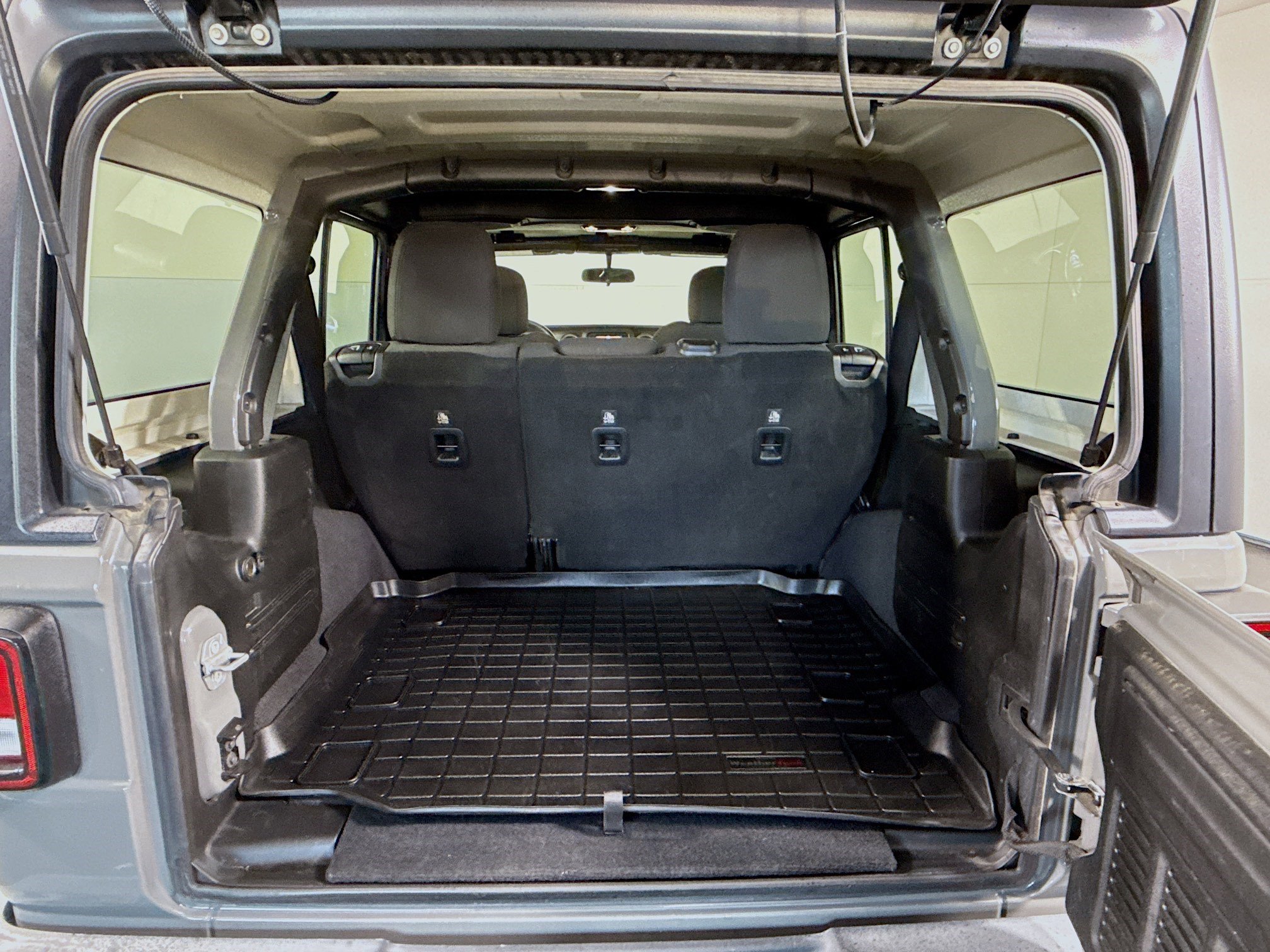 Used 2019 Jeep Wrangler Unlimited Sport S image 35