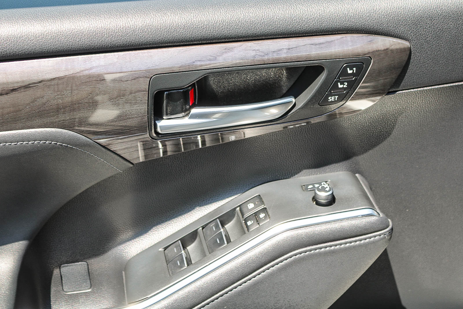 Used 2023 Toyota Highlander Limited FWD image 22