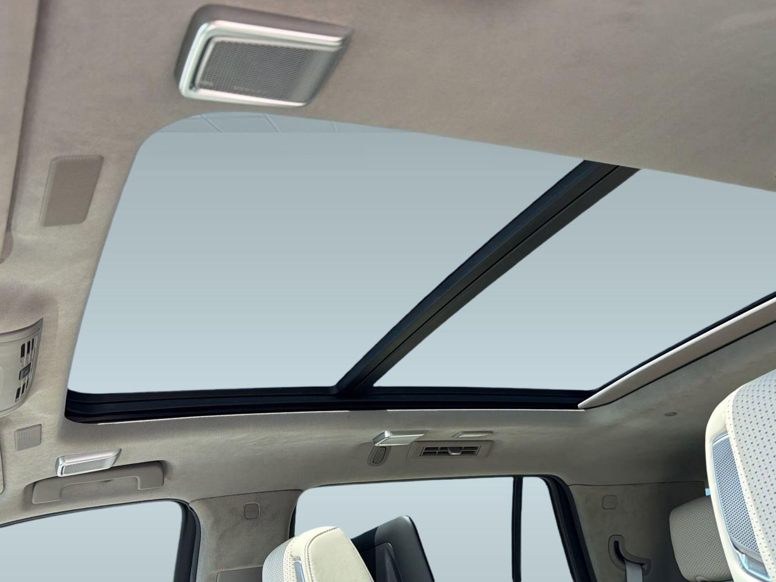 Certified 2026 Cadillac Escalade Platinum Sport w/ LPO, Floor Liner Package image 15