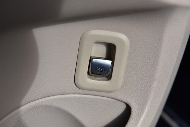 Used 2021 Mercedes-Benz C 300 4MATIC Sedan w/ Premium Package image 9