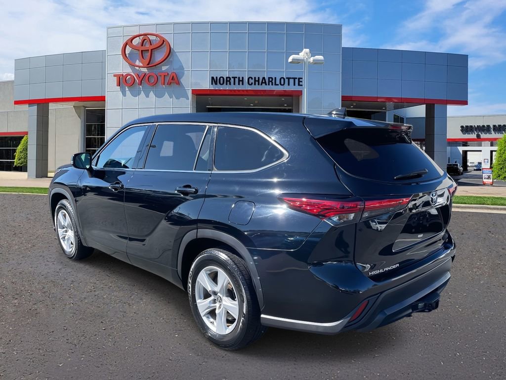 Used 2021 Toyota Highlander LE image 6