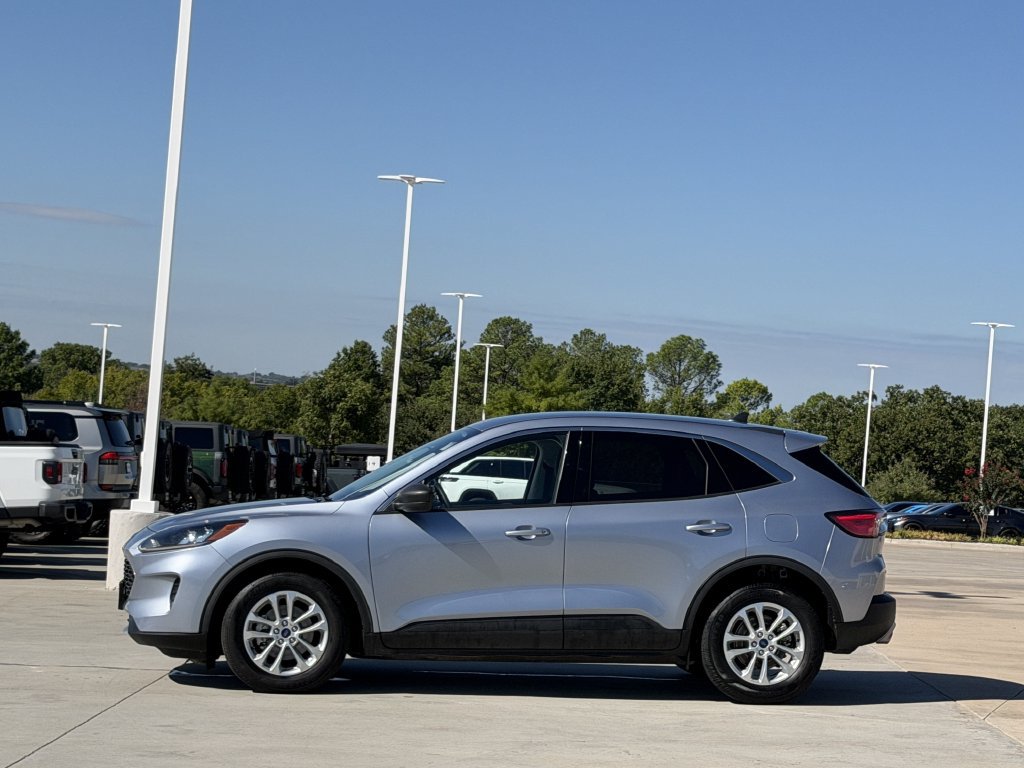 Used 2022 Ford Escape SE w/ Convenience Package FWD image 3