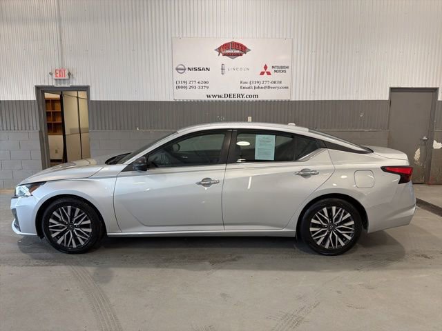 Used 2024 Nissan Altima 2.5 SV image 7
