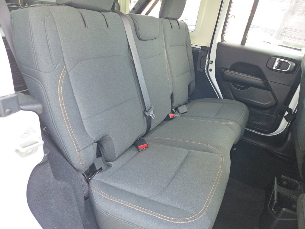 Used 2024 Jeep Wrangler Sahara image 21