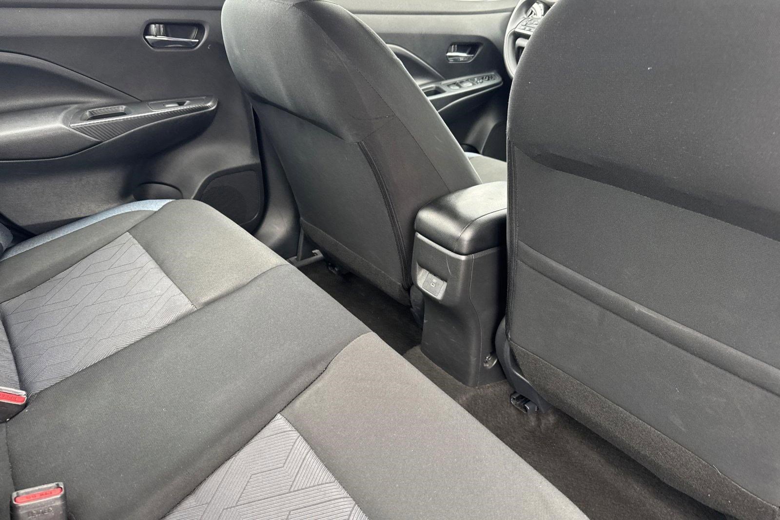 Used 2024 Nissan Versa SV FWD image 29
