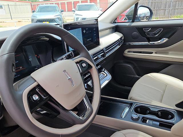 Used 2023 Lincoln Corsair AWD w/ Equipment Group 101A image 11