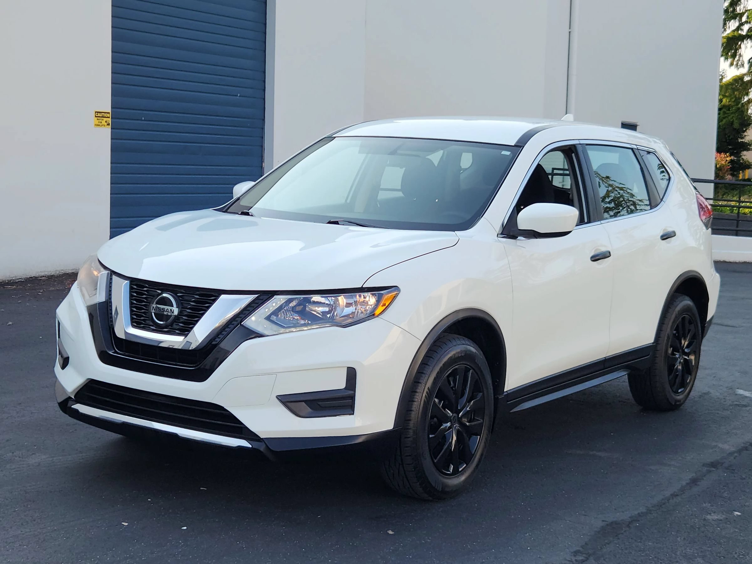 Used 2018 Nissan Rogue S AWD/4WD image 1