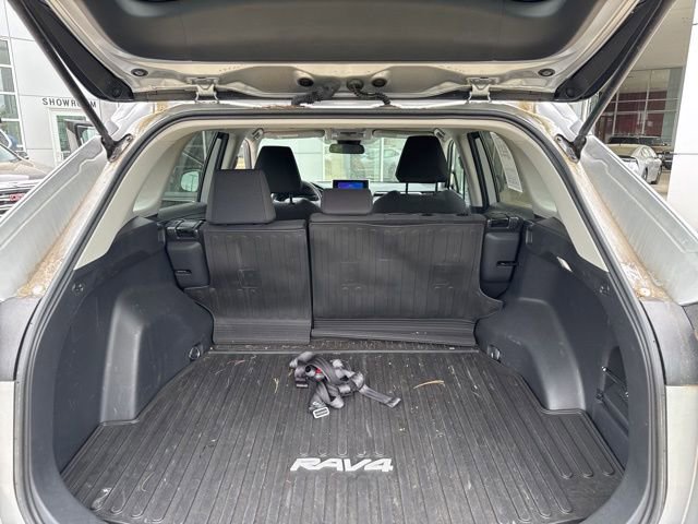 Used 2023 Toyota RAV4 LE AWD/4WD image 27