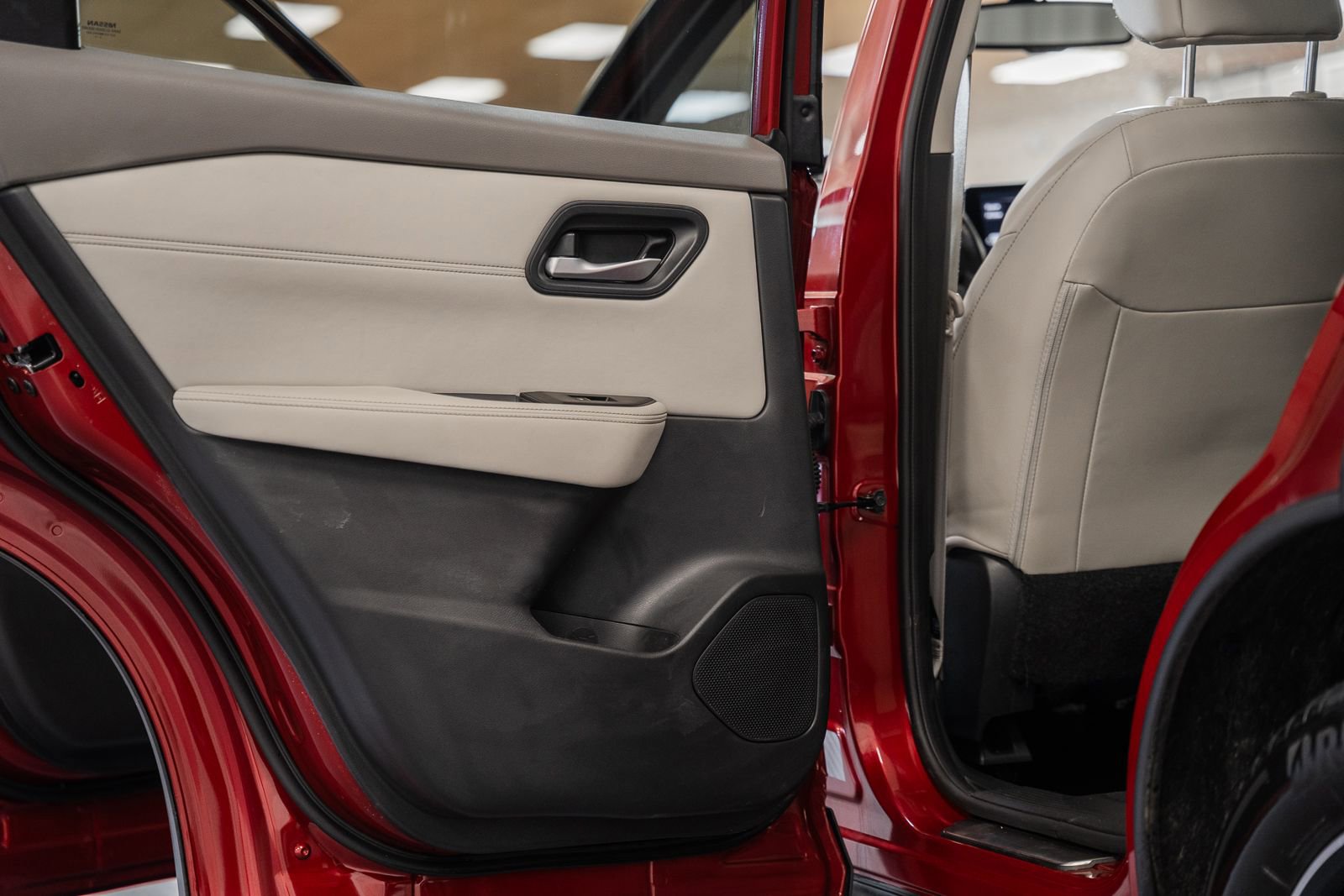 Used 2023 Nissan Rogue SL image 41