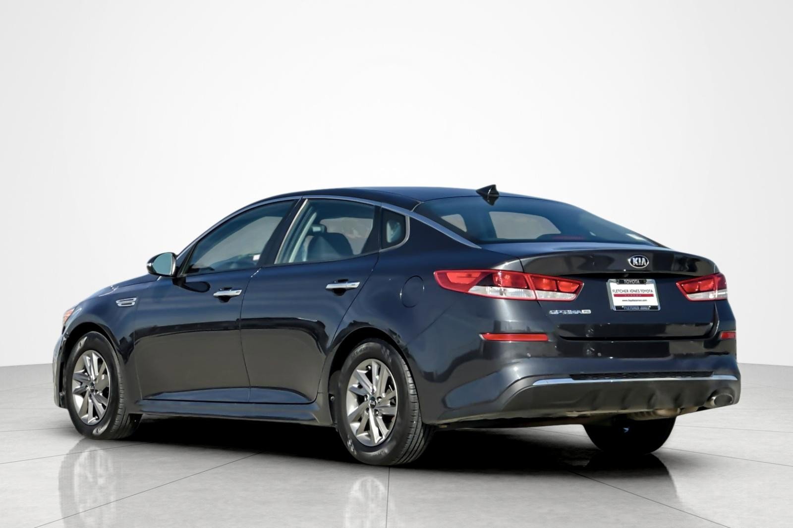 Used 2019 Kia Optima LX image 3