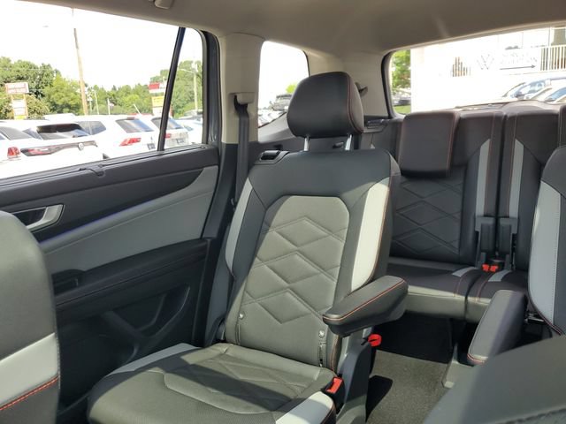 Certified 2025 Volkswagen Atlas Peak Edition SE AWD/4WD image 10